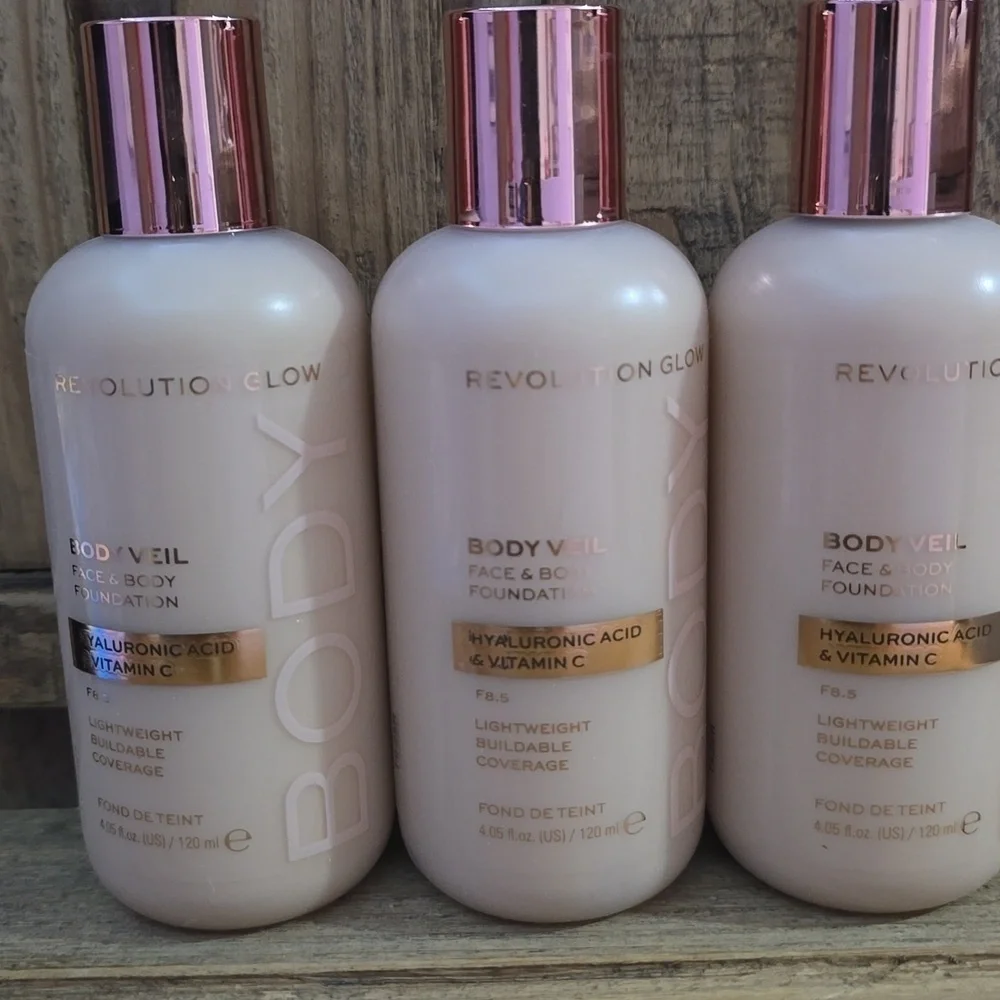 3 Makeup Revolution Glow Body Veil Face & Body Foundation With Hyaluronic Acid